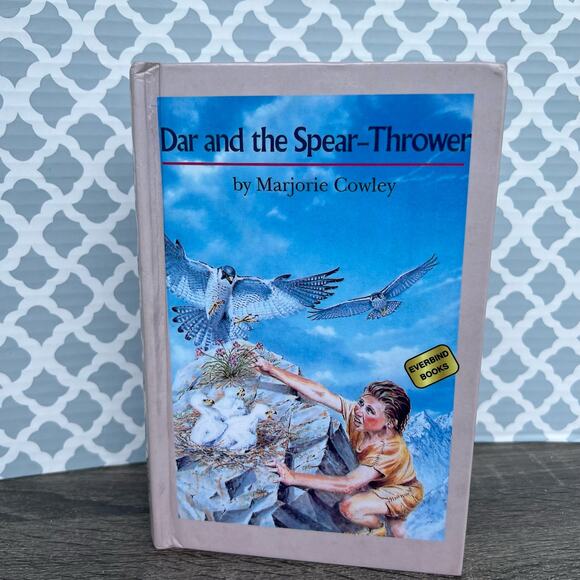 Dar and the Spear-Thrower by Marjorie Cowley Hardcover Book Pre-Loved - Picture 1 of 7